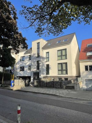 Moderne, großzügig geschnittene,lichtdurchflutete Wohnung in Architektenhaus