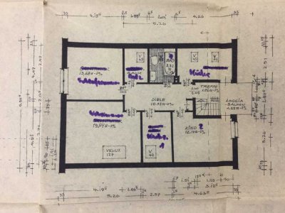 Moderne 4-Zimmer-Dachgeschosswohnung in ruhiger und zentraler Lage mit Carport & überdachtem Balkon