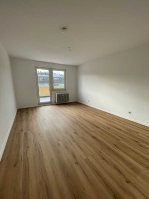 Erstbezug nach Renovierung: 2 ZKB Wohnung