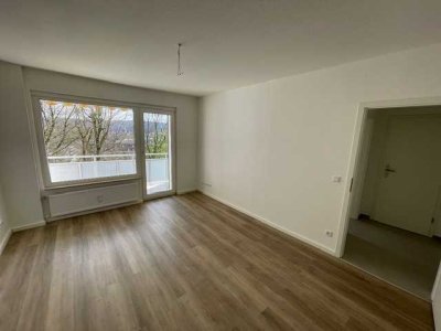 Wuppertal-Barmen! Ruhige komplett sanierte 2 Zimmer-Mietwohnung mit Balkon