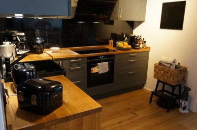 Exklusive, geräumige und sanierte 2-Zimmer-Dachgeschosswohnung mit Balkon in Siegburg