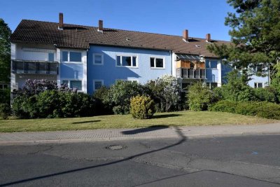 Schöne 3-Zimmer-Wohnung mit Loggia // EG rechts