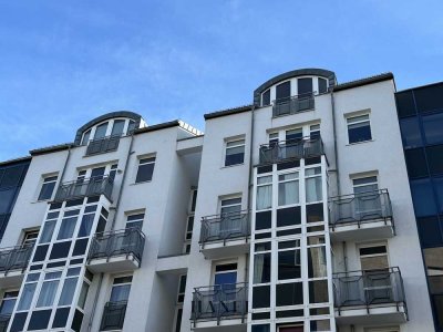 Schöne Wohnung im Maisonette-Stil mit Terrasse, Lift & 2 TG-Plätzen