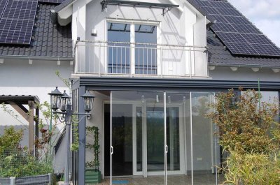 Neuwertiges Ein- bis Zweifamilienhaus  in Oberdachstetten