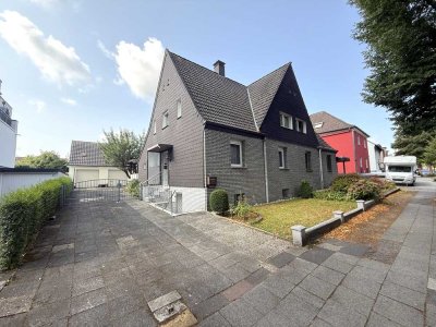 Doppelhaushälfte mit großem Garten und zwei Garagen in Recklinghausen- Hochlar