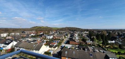 Penthouse-Feeling: 3 Zimmer, ca. 74,5 m², Balkon & sagenhafter Fernblick 
in Buer-Schaffrath