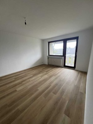Renovierte Wohnung mit drei Zimmern und Sonnigen Balkon in Refrath