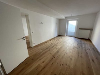 Erstbezug nach Renovierung: 2-Zimmer-Wohnung ca. 65 m², 3. OG, EBK, Balkon