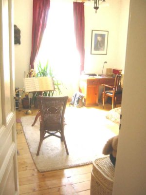 � Charmanter Altbau | � Dielenboden | � Balkon | �️ Einbauküche