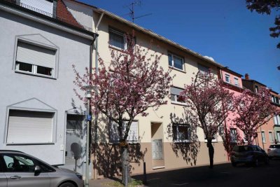 Vierzimmerwohnung in Spielstraße mit großer Garage!