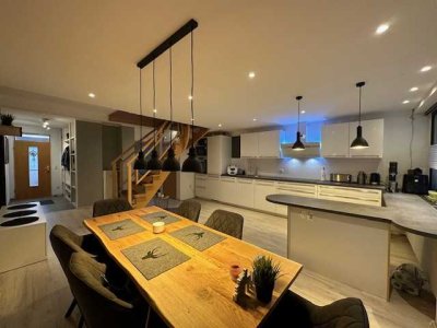 Moderne, sehr helle frisch renovierte 125 qm- Maisonette-Wohnung in ruhiger Lage 3,5 Raum für 3 Pers