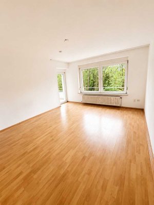 Helle 3-Zimmer-Wohnung mit großer Loggia und Garage im Inneren Westen