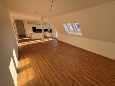Erstbezug 4-Zimmer Dachgeschoss-Wohnung mit Einbauküche+Dachterrasse+Stellplatz