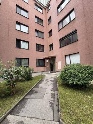 Koffer packen und einziehen! Top-Dachgeschoß-Eigentumswohnung in 1230 Wien - Generalsaniert und unmöbliert!