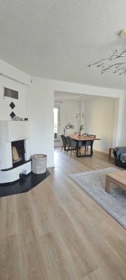 "Charmante Doppelhaushälfte in Geislingen | Kernsaniert | 7,5 Zimmer | Garage | Bezugsfrei 2025
