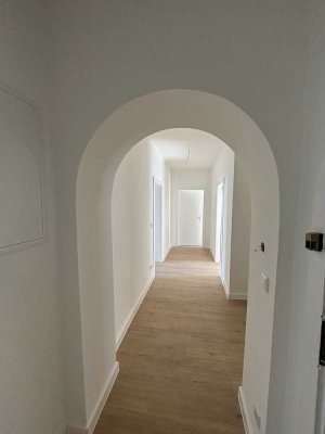 Erstbezug nach Sanierung: schöne 4-Zimmer-Wohnung nach Kernsanierung zur Miete in Düsseldorf