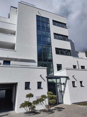 Stilvolle 2-Zimmer-Hochparterrewohnung mit Einbauküche und großer Terrasse im Neubau in Düsseldorf