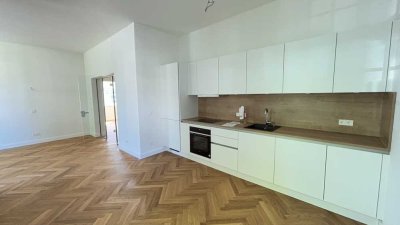 WOHNEN IM PARK: Exklusive 3-Zimmer-Wohnung in kernsaniertem, denkmalgeschütztem Altbau
