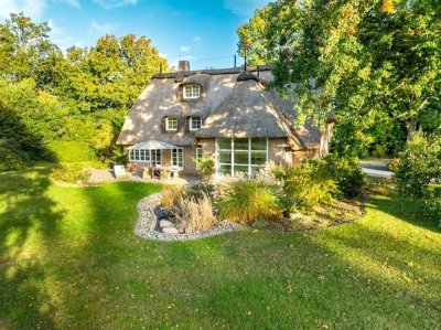 Traumhafte Reetdach-Villa vor den Toren Hamburgs