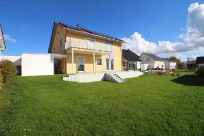 Viel Platz, viel Garten, viele Möglichkeiten - Zweifamilienwohnhaus in Kaisersbach