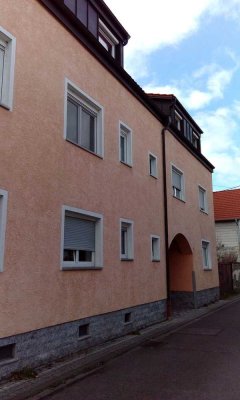 Helle DG-Wohnung in verkehrsberuhigter Lage