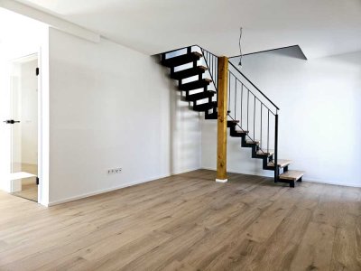 Neuwertige 3-ZKB OG/DG-Wohnung! Bad mit Fenster! FBH/elektrische Rollläden/2 Balkone/Stellplatz!