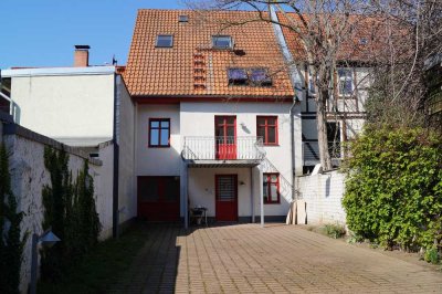 Schöne 2-Raum-Wohnung mit Balkon im 1.Obergeschoss zu vermieten