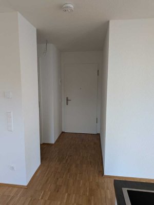 Neubau-Erstbezug: 2-Zimmer-Wohnung mit Balkon, Einbauküche & TG-Stellplatz