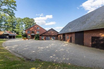 Seltene Gelegenheit !
Hofensemble aus MFH und ca.15 ha Landwirtschaftsbestand in Alfhausen!