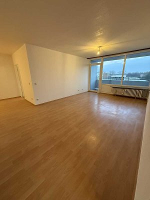 Renovierte 3-Zimmer-Wohnung provisionsfrei sofort bezugsfrei