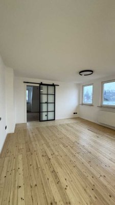 Charmante 2 Zimmer-Altbauwohnung in Sichtweite zum Dom mit EBK ab sofort