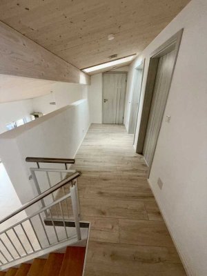 Großzügige 5-Zimmer-Wohnung mit Balkon und Garage in Haundorf