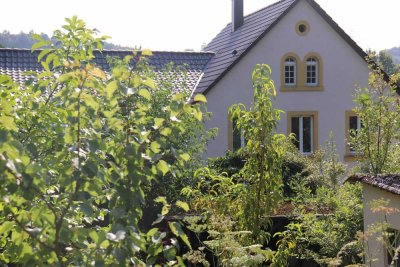 Eigentumswohnung mit weitläufigen natürlichen Garten. Für Naturliebhaber oder Familie mit Kindern