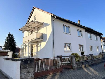 Platz und Potential: Vielseitige DHH mit großem Garten in Linkenheim-Hoch.!
