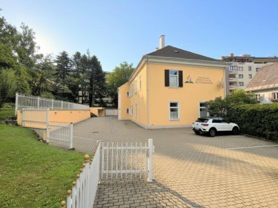 ZENTRUMSNÄHE, geräumige Altbauwohnung zur Miete