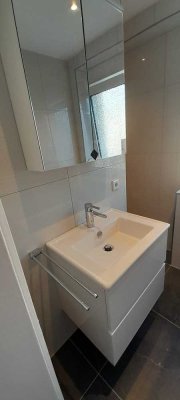 Privat: Helle 3-Zimmer-Wohnung mit frisch saniertem Bad im Grünen - 3 Gehmin. zur U-Bahn Herrnhütte
