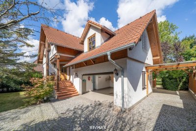 EIN HAUS MIT CHARAKTER! Einzigartiges Einfamilienhaus mit traumhaftem großen Garten, Garage, Sauna...!