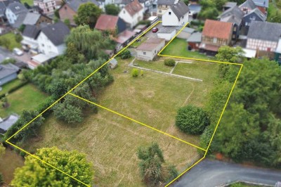 BRAUNFELS-ALTENKIRCHEN: Platz für Hobbies und Tiere auf 2.245m²