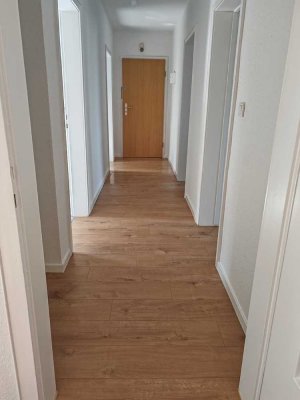 Gut geschnittene, ca. 75 Quadratmeter große 3-Zimmer-Wohnung sucht neue Mieter.