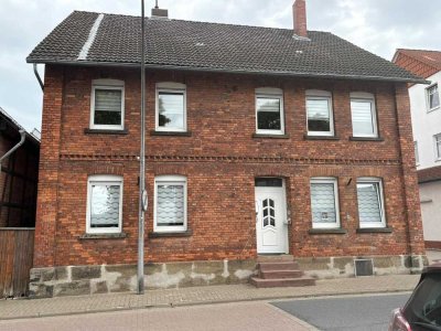 Wohnen & Arbeiten unter einem Dach - Großzügiges Zweifamilienhaus mit Halle und viel Potenzial