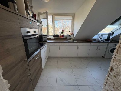 Attraktive 3,5-Zimmer-Dachgeschosswohnung – WG-geeignet und nahezu möbliert