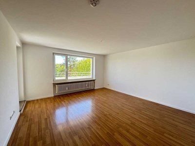 Schöne, helle und renovierte 2-Zimmer-Wohnung mit Balkon nähe Augsburg-Kuhsee zu vermieten