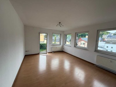 Traumhafte 3-Raum-Maisonette-Wohnung mit Balkon und Stellplatz im Zentrum von Greiz