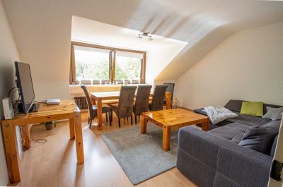 Helle 70 m² Dachgeschosswohnung mit Wannenbad in ruhiger Wohnlage