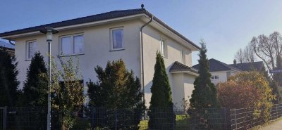 GROßZÜGIGES EINFAMILIENHAUS MIT TERRASSE UND GROßEM GARTEN