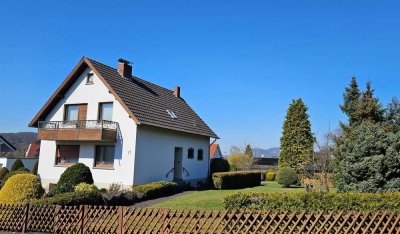 Einfamilienhaus mit Potential für Wohnträume auf großem Grundstück in ruhiger Aussichtslage von Unke