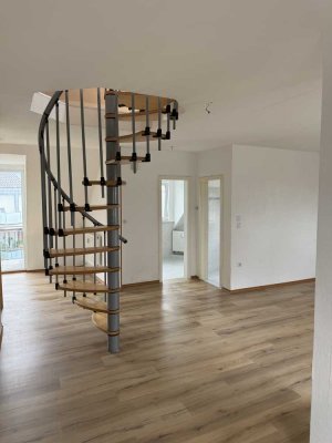 Renovierungsbedürftige 2-Zimmer-Wohnung im 2. OG in Niederkassel