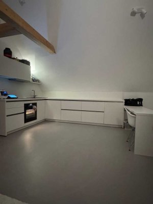2 ZW mit Galerie/Stehhöhe und Fenster/ eigener Eingang, modern, effizient