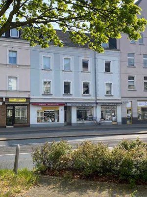 ***D´dorf-Wersten, Altbau + zentral gelegen + 2 Zimmer + offene Küche + Duschbad!***