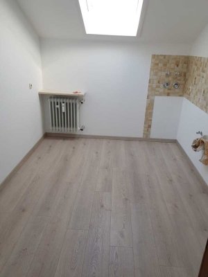 Helle 3-Zimmer Dachgeschosswohnung mit Balkon in Rosenheim/Süd
